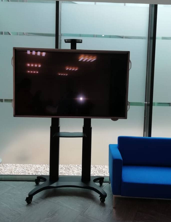 Instalacion de base movil para pedestales de televisores pesados